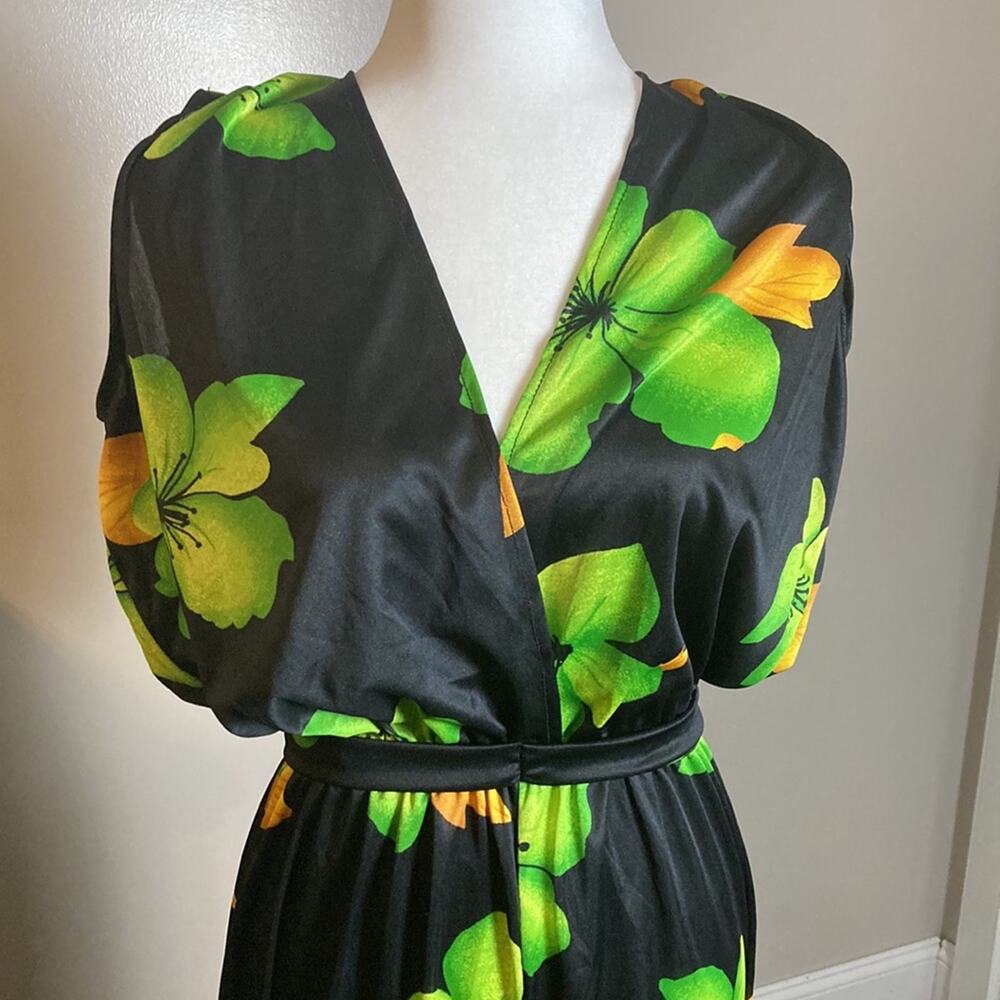 New Adorable and Sexy Boutique Island Flower Jumpsuit Sz M - Picture 5 of 9